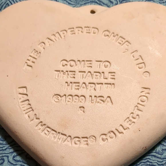 Vintage 1999 Pampered Chef Come To The Table Heart Cookie Mold - Picture 3 of 5